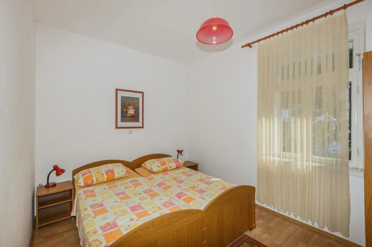 Family Friendly Seaside Apartments Kastel Stari, Kastela - 18114