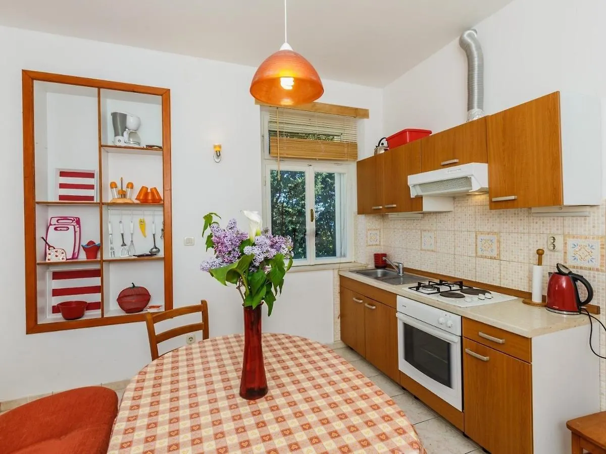 Family Friendly Seaside Apartments Kastel Stari, Kastela - 18114 0*,