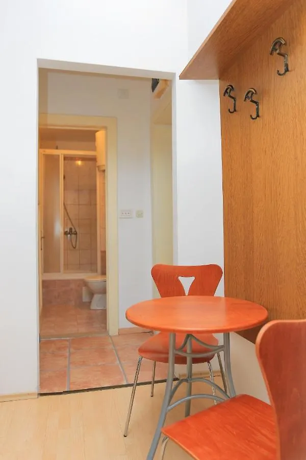 Family Friendly Seaside Apartments Kastel Stari, Kastela - 18114 0*,