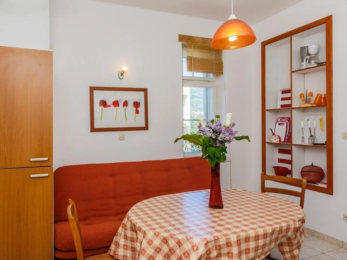 Family Friendly Seaside Apartments Kastel Stari, Kastela - 18114