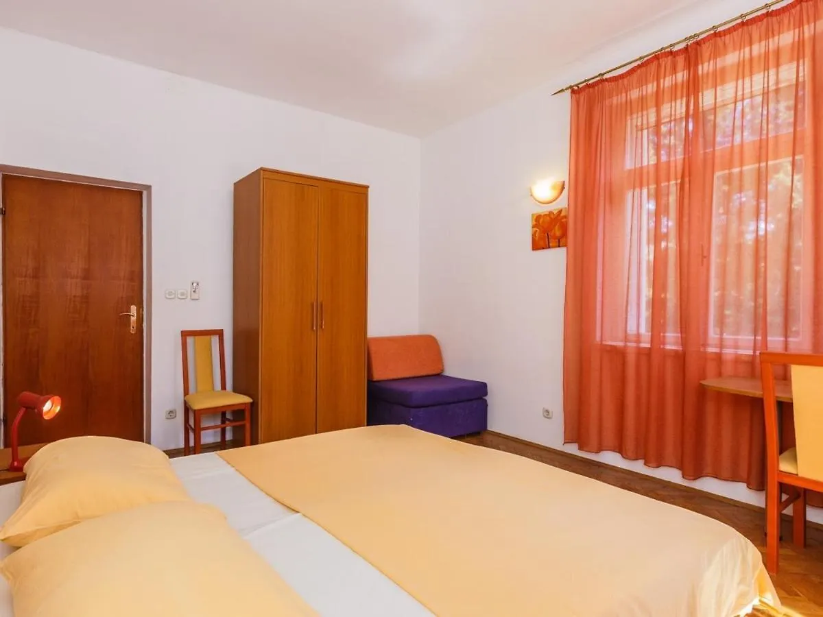 Family Friendly Seaside Apartments Kastel Stari, Kastela - 18114