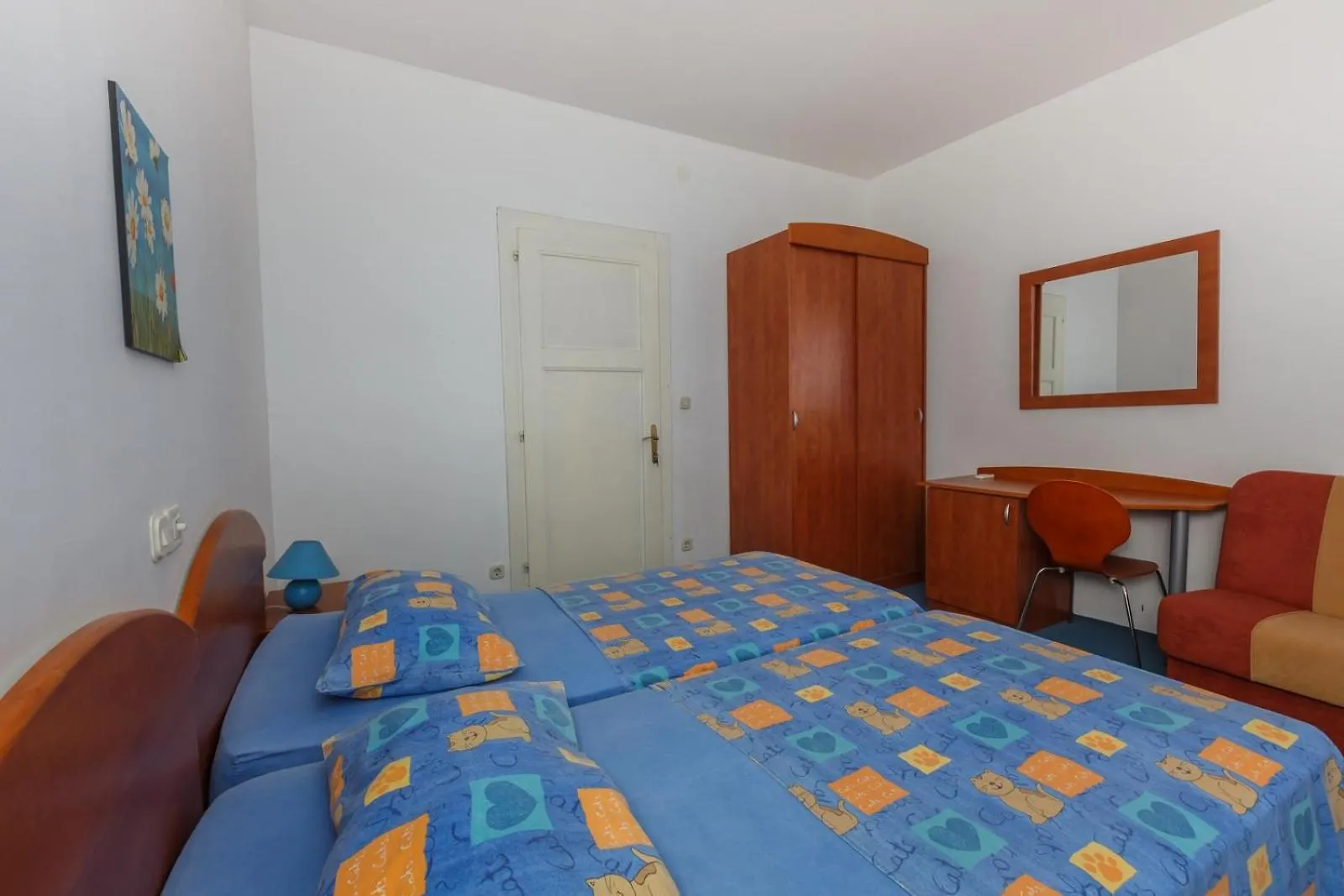 Family Friendly Seaside Apartments Kastel Stari, Kastela - 18114 0*,  Croazia
