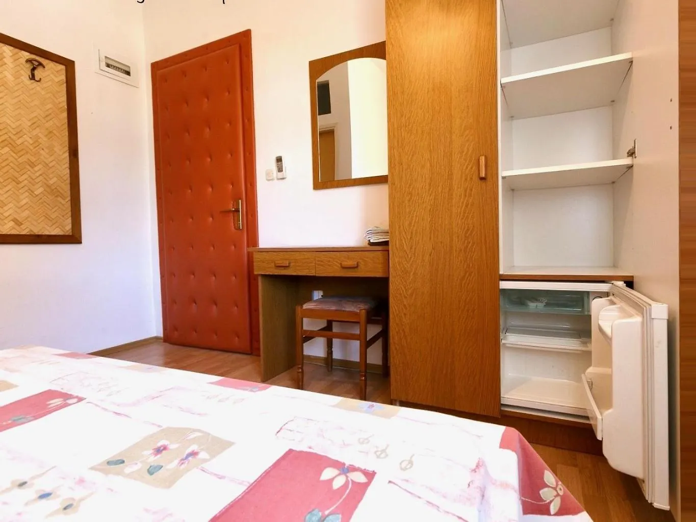 Family Friendly Seaside Apartments Kastel Stari, Kastela - 18114